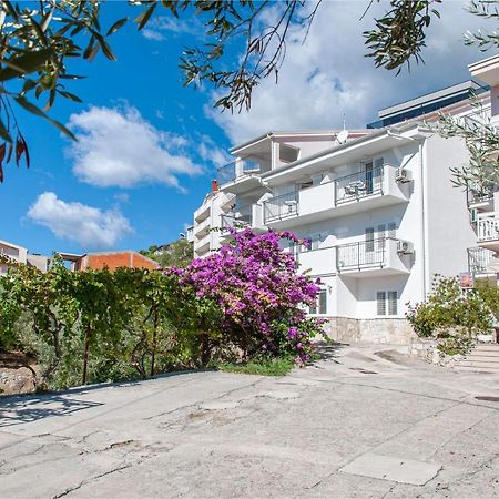 Apartments And Rooms Nikola Omiš Екстериор снимка