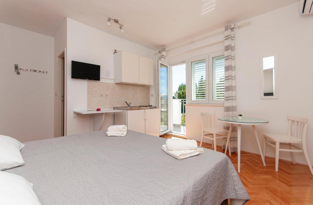 Apartments And Rooms Nikola Omiš Екстериор снимка