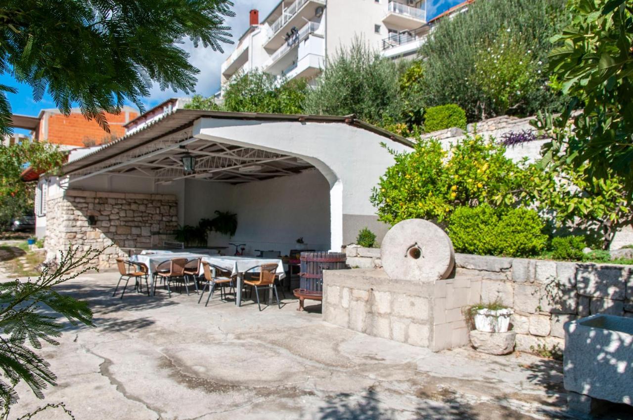 Apartments And Rooms Nikola Omiš Екстериор снимка