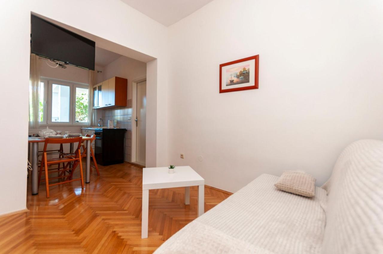 Apartments And Rooms Nikola Omiš Екстериор снимка