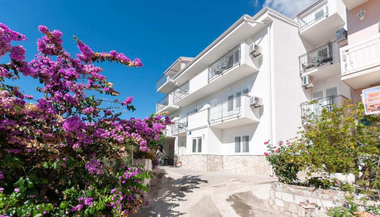 Apartments And Rooms Nikola Omiš Екстериор снимка