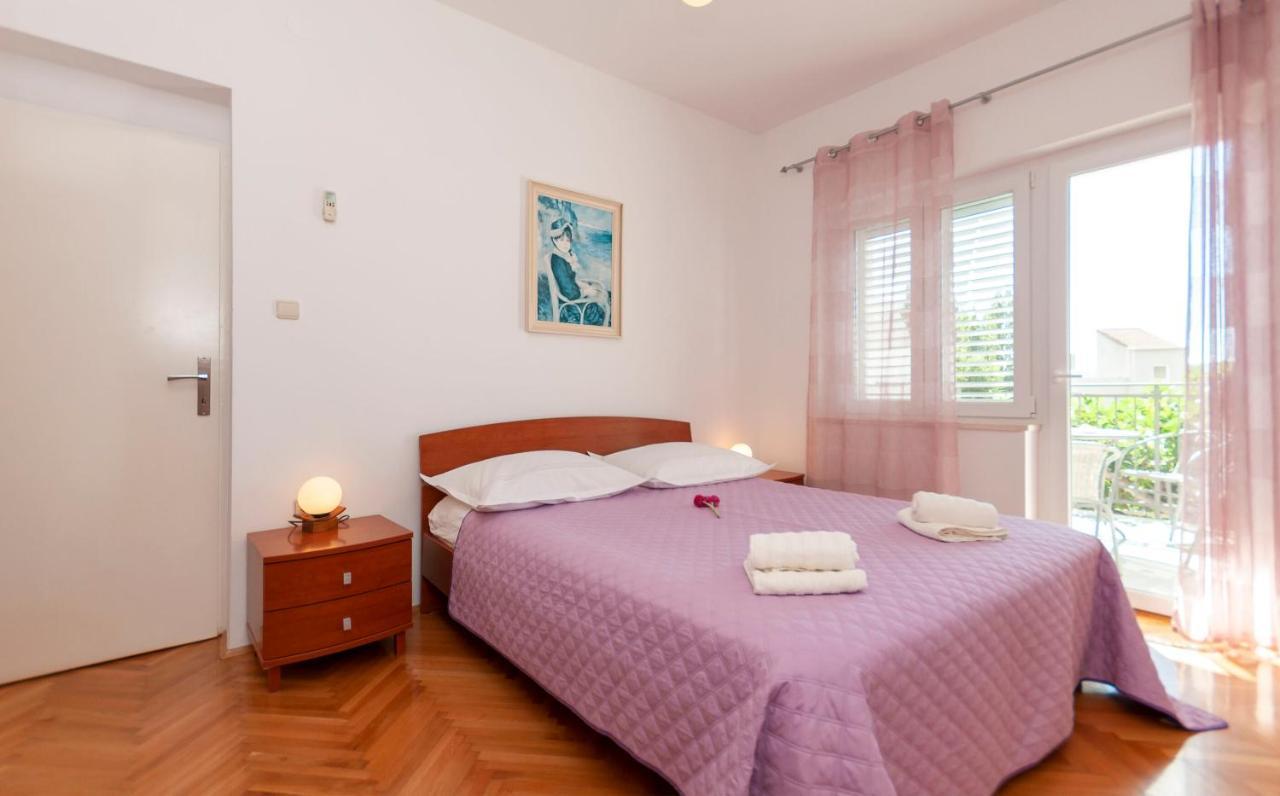 Apartments And Rooms Nikola Omiš Екстериор снимка