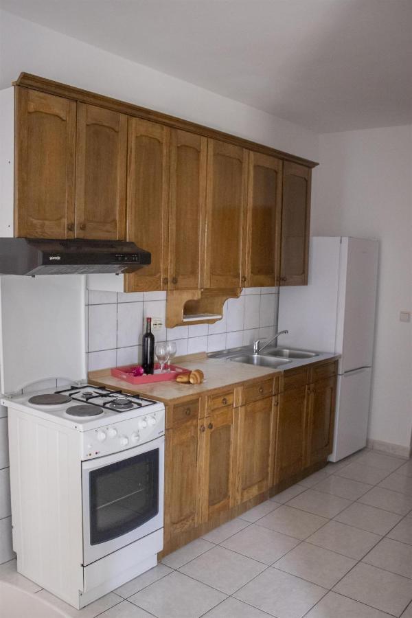 Apartments And Rooms Nikola Omiš Екстериор снимка