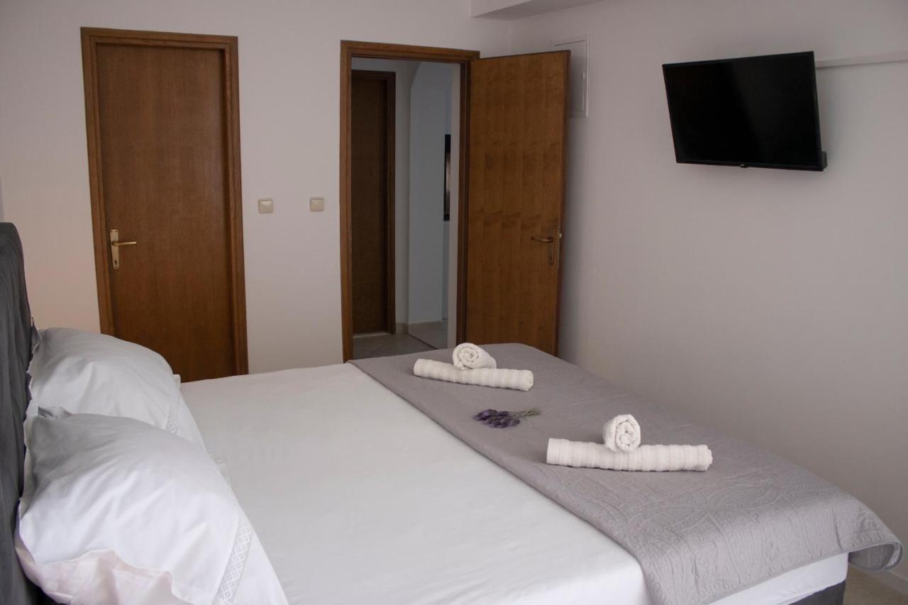 Apartments And Rooms Nikola Omiš Екстериор снимка