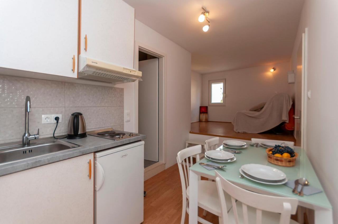 Apartments And Rooms Nikola Omiš Екстериор снимка