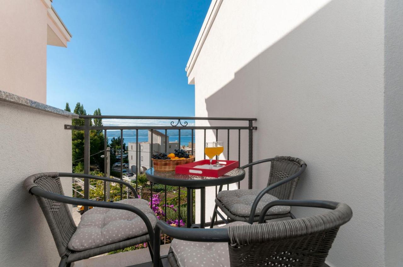 Apartments And Rooms Nikola Omiš Екстериор снимка