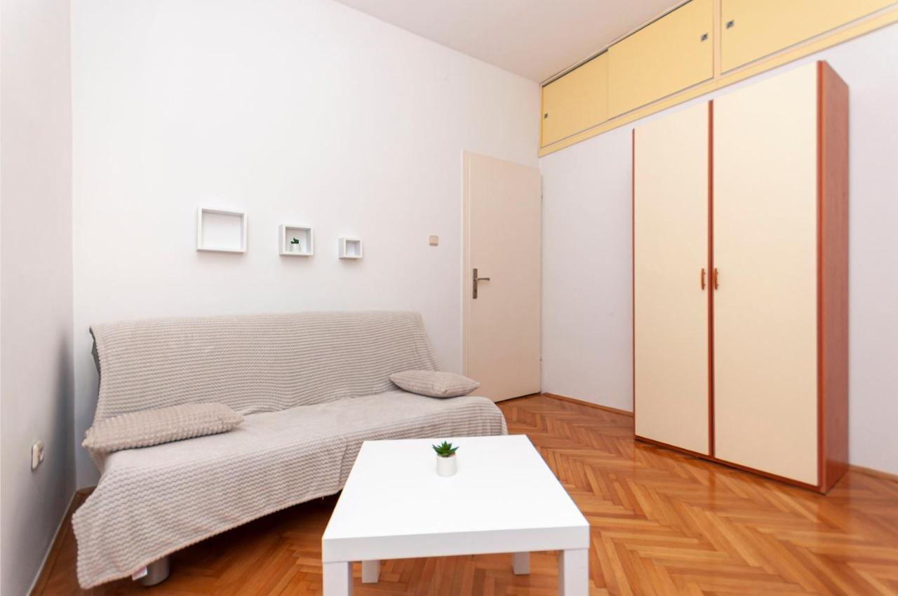 Apartments And Rooms Nikola Omiš Екстериор снимка