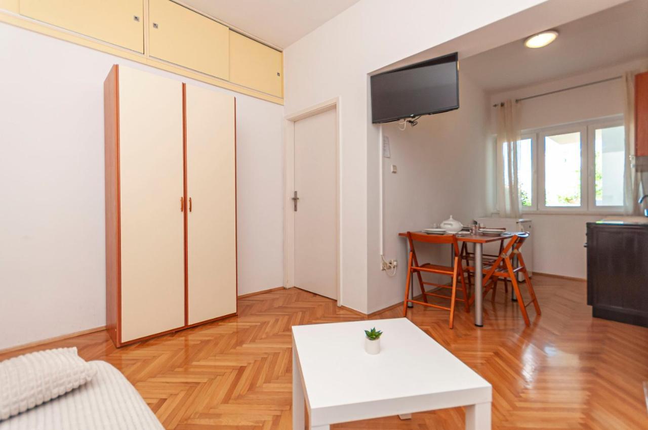 Apartments And Rooms Nikola Omiš Екстериор снимка