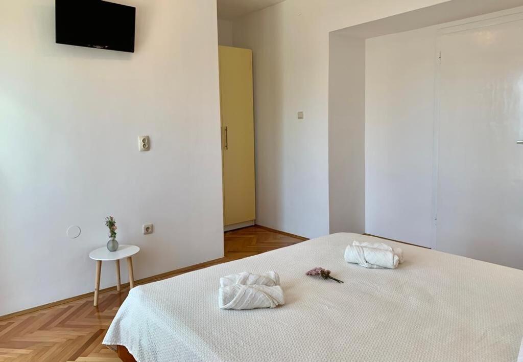 Apartments And Rooms Nikola Omiš Екстериор снимка