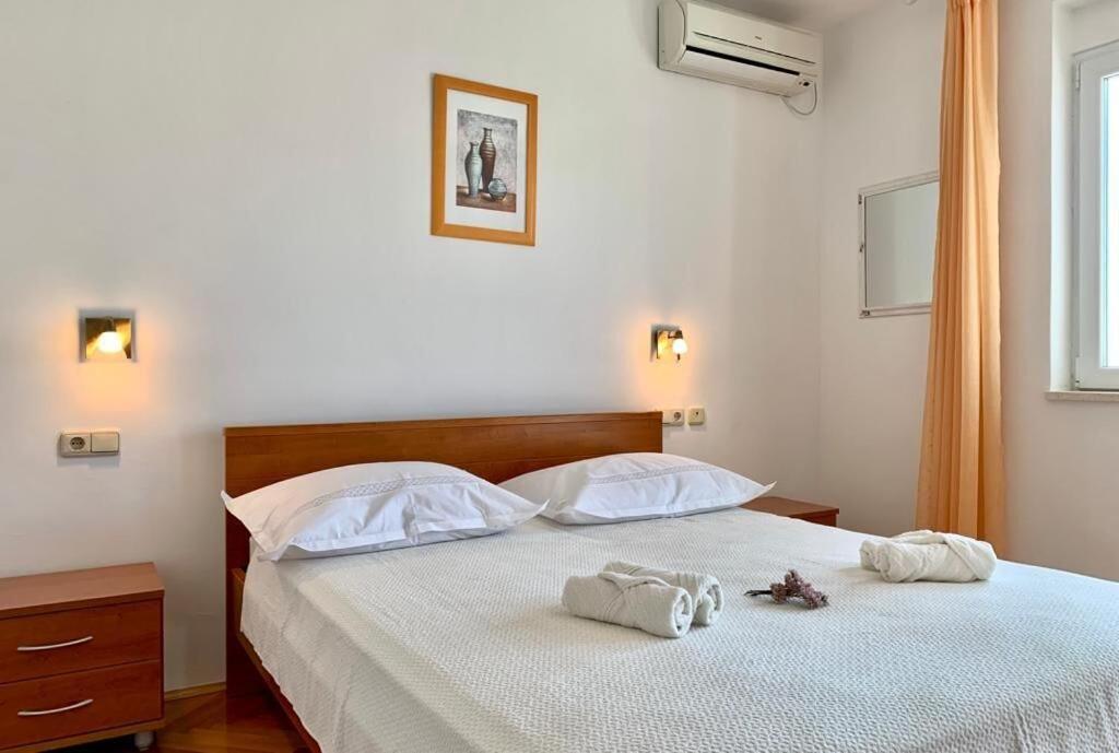 Apartments And Rooms Nikola Omiš Екстериор снимка