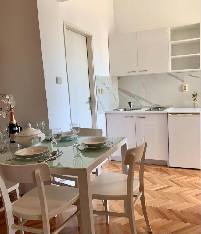 Apartments And Rooms Nikola Omiš Екстериор снимка
