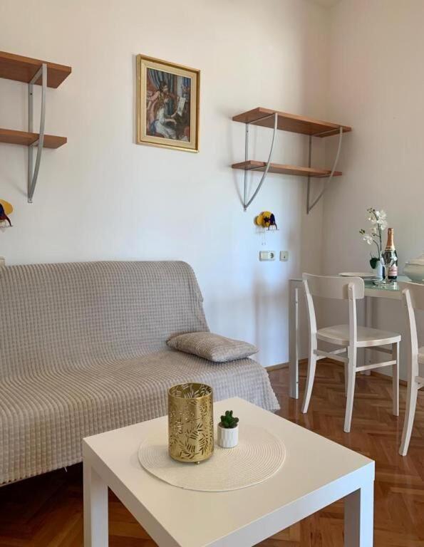 Apartments And Rooms Nikola Omiš Екстериор снимка