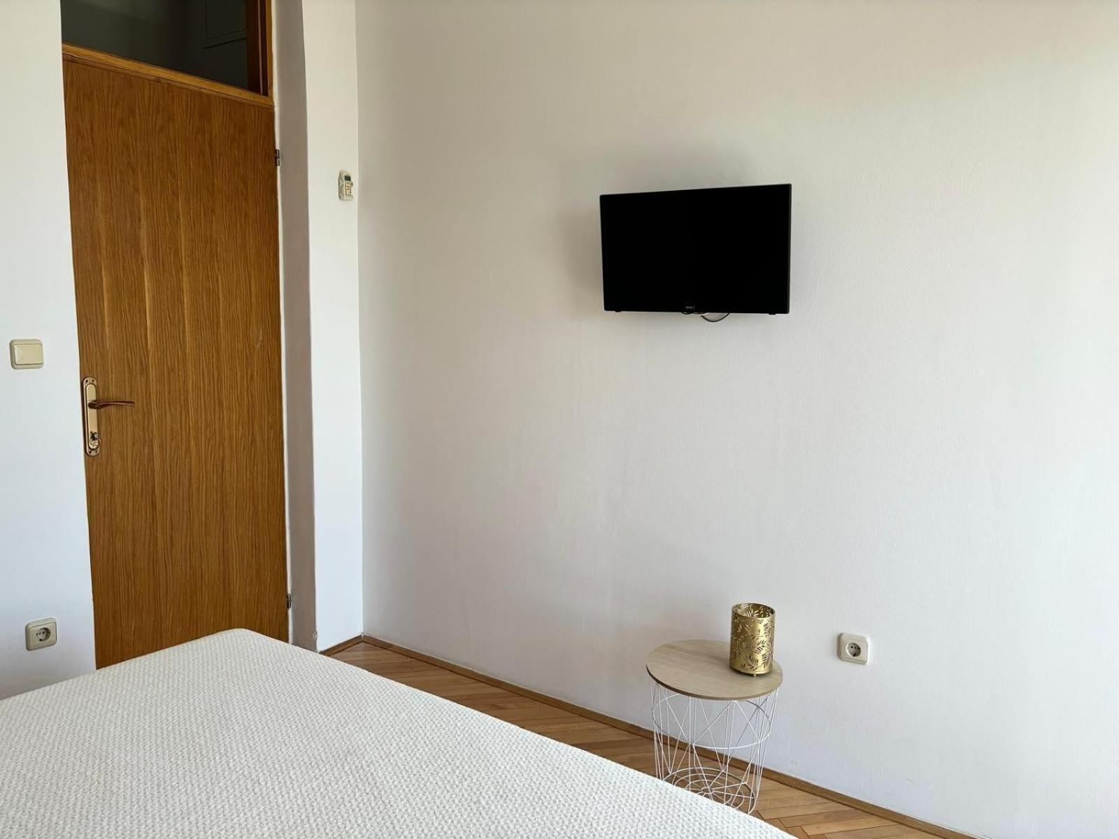 Apartments And Rooms Nikola Omiš Екстериор снимка
