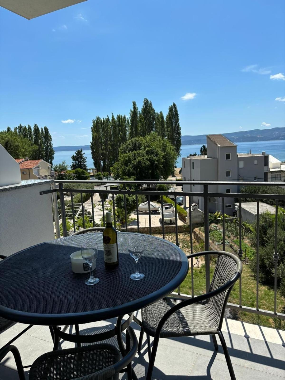 Apartments And Rooms Nikola Omiš Екстериор снимка