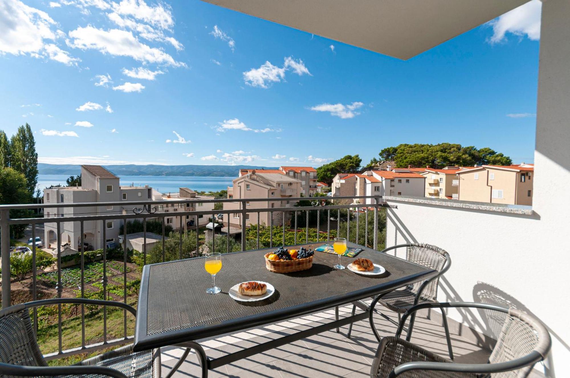 Apartments And Rooms Nikola Omiš Екстериор снимка